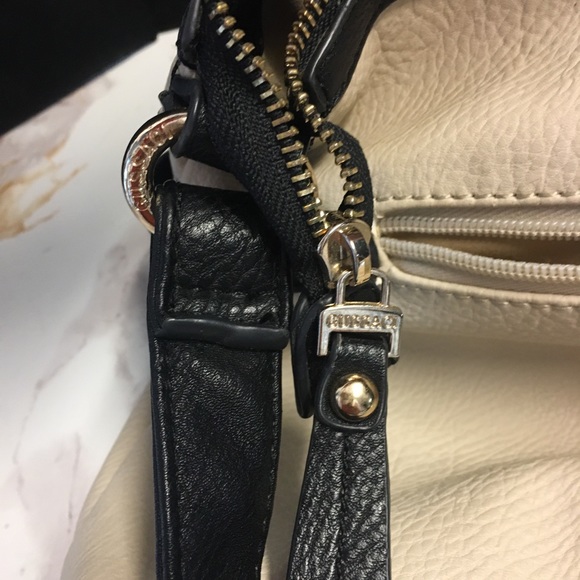 Authentic Gorgeous GUSSACI Leather Bag - Picture 10 of 14